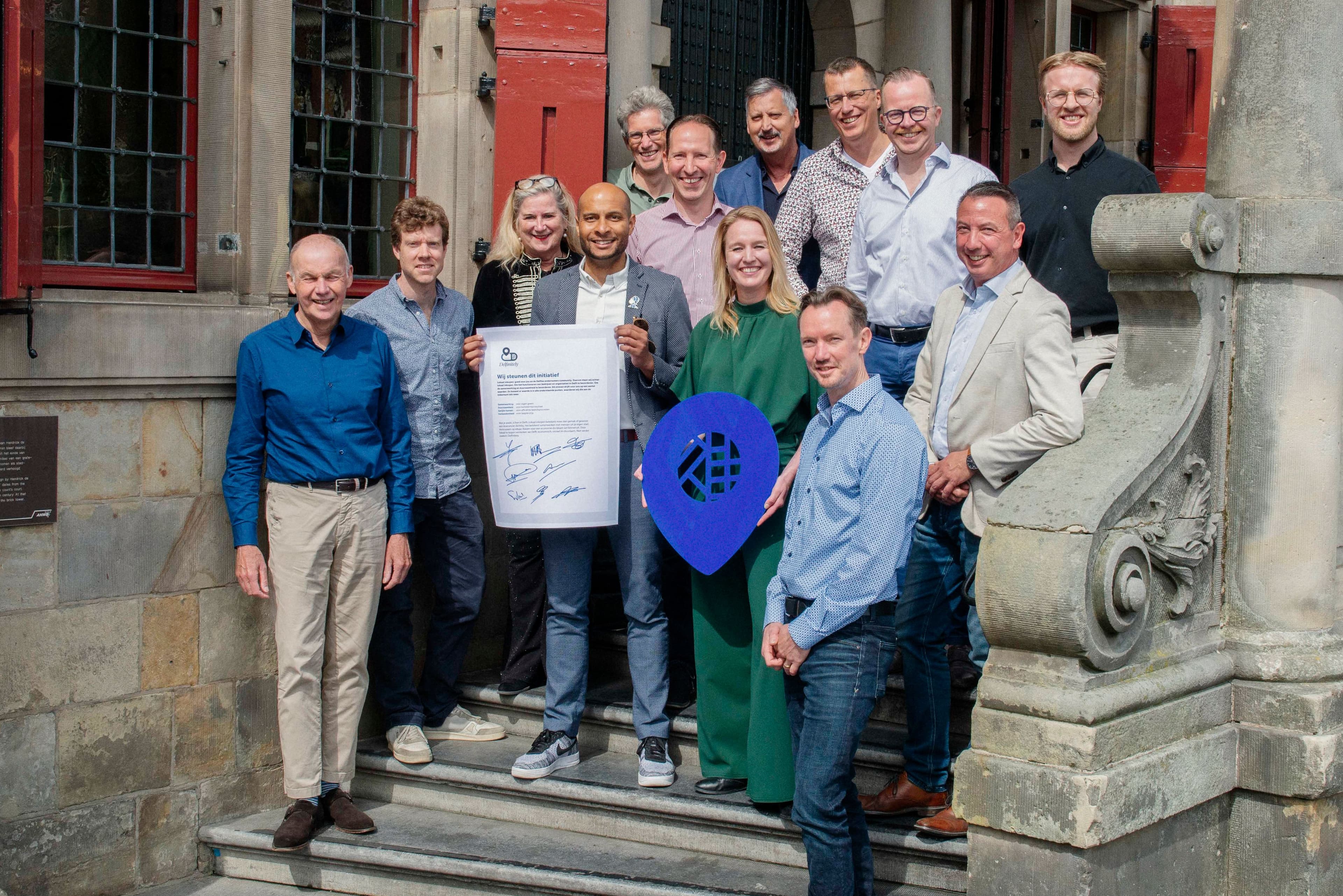 Groepsfoto ondertekening manifest